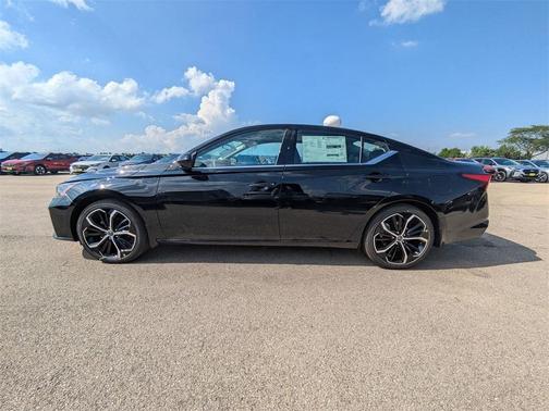 2025 Nissan Altima SR
