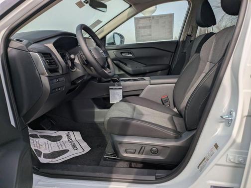 Everest White P 2026 Nissan Rogue SV