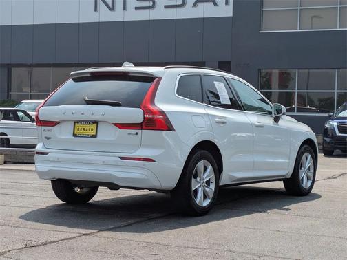 2022 Volvo XC60 B5 Momentum