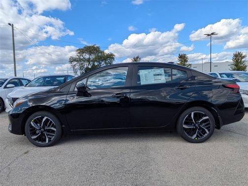 2025 Nissan Versa 1.6 SR