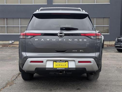 2022 Nissan Pathfinder SL