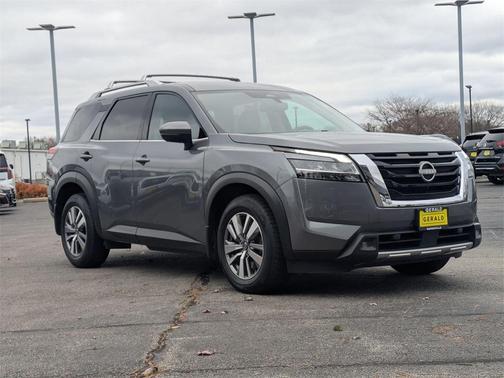 2022 Nissan Pathfinder SL