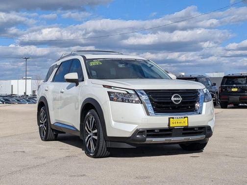 2023 Nissan Pathfinder Platinum