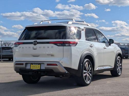 2023 Nissan Pathfinder Platinum