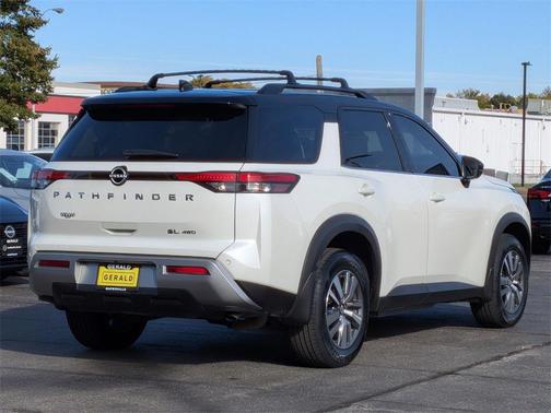 2023 Nissan Pathfinder SL