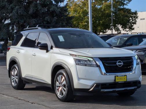 2023 Nissan Pathfinder SL