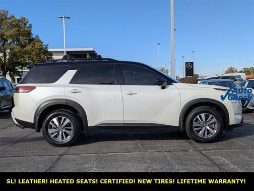 2023 Nissan Pathfinder SL