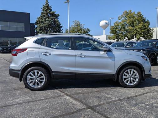 2022 Nissan Rogue Sport SV