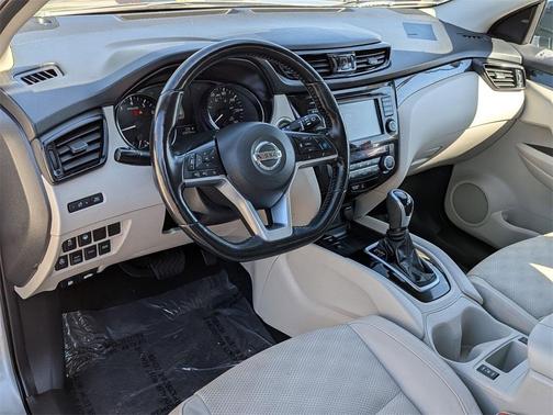 2022 Nissan Rogue Sport SV
