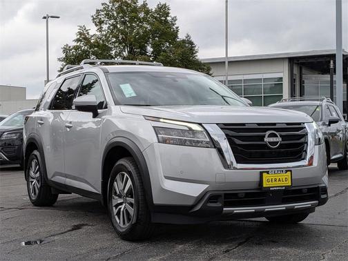 2023 Nissan Pathfinder SL