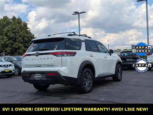 2023 Nissan Pathfinder SV