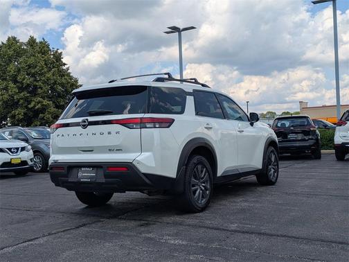 2023 Nissan Pathfinder SV