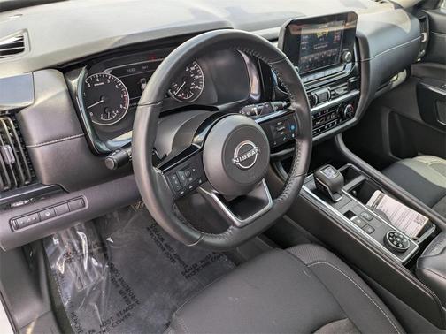 2023 Nissan Pathfinder SV