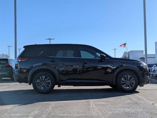 2023 Nissan Pathfinder S
