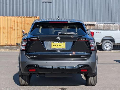 2025 Nissan Kicks SV