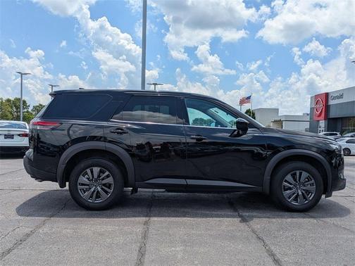 2024 Nissan Pathfinder S