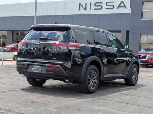 2024 Nissan Pathfinder S