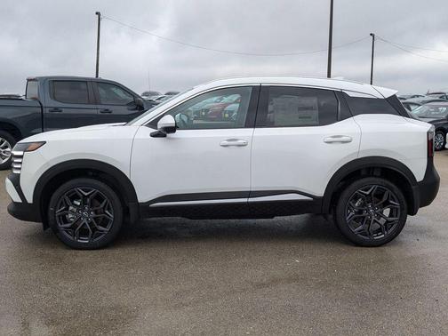 Aspen White Tri 2025 Nissan Kicks SR