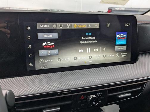 Aspen White Tri 2025 Nissan Kicks SR