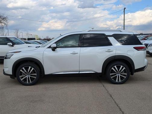 2025 Nissan Pathfinder Platinum