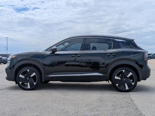 Super Black 2026 Nissan Kicks SR
