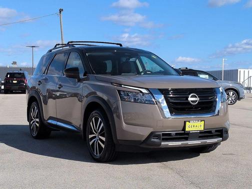 2023 Nissan Pathfinder Platinum