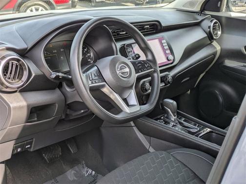 2022 Nissan Kicks SV