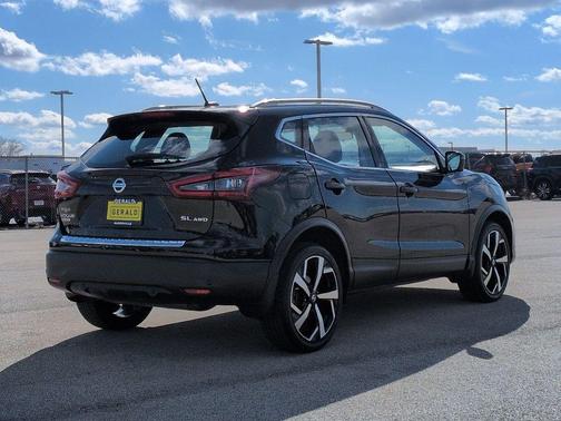 2022 Nissan Rogue Sport SL