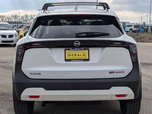 2025 Nissan Kicks SR