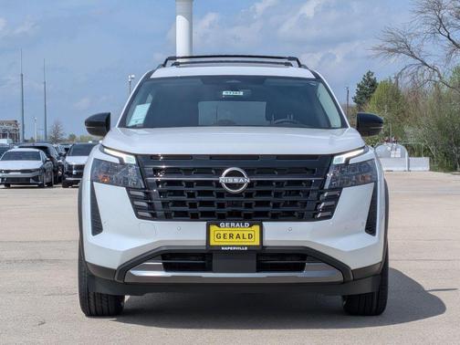 Everest White P 2026 Nissan Pathfinder SL