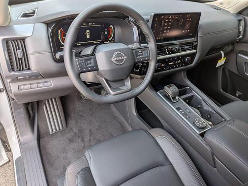 Everest White P 2026 Nissan Pathfinder SL