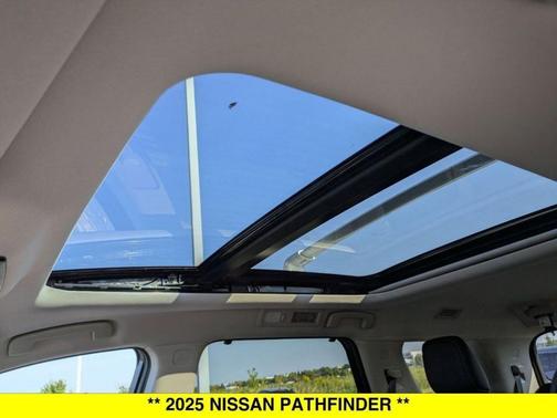 Everest White P 2025 Nissan Pathfinder Platinum