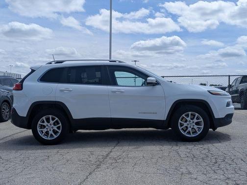 Bright White Clearcoat 2016 Jeep Cherokee Latitude