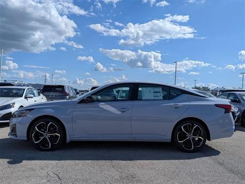 2025 Nissan Altima SR