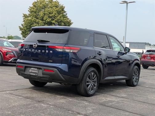 2022 Nissan Pathfinder S