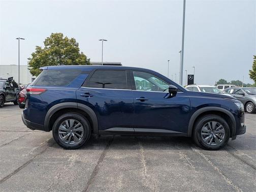 2022 Nissan Pathfinder S