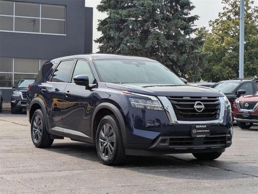 2022 Nissan Pathfinder S