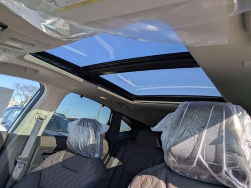Everest White P 2026 Nissan Murano Platinum