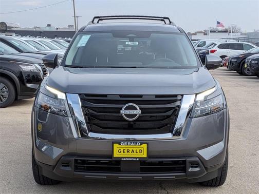 2025 Nissan Pathfinder SV