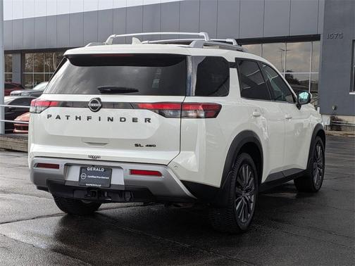 2022 Nissan Pathfinder SL