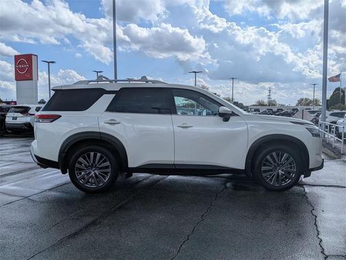 2022 Nissan Pathfinder SL