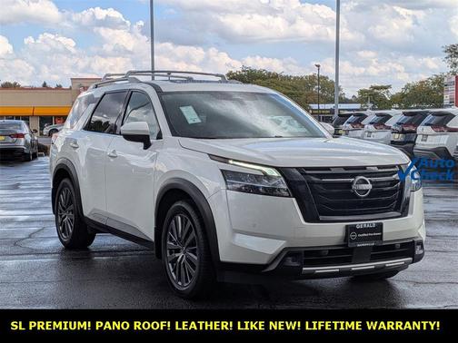 2022 Nissan Pathfinder SL