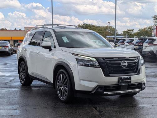 2022 Nissan Pathfinder SL