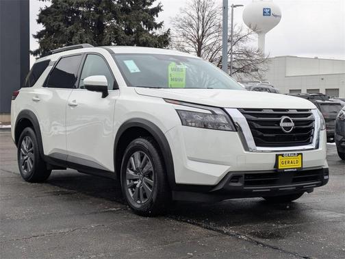 2025 Nissan Pathfinder SV