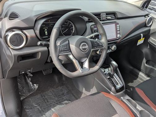 2025 Nissan Versa 1.6 SR
