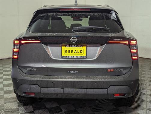 2025 Nissan Kicks SR