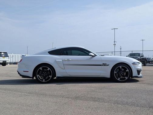 Oxford White 2019 Ford Mustang GT Premium