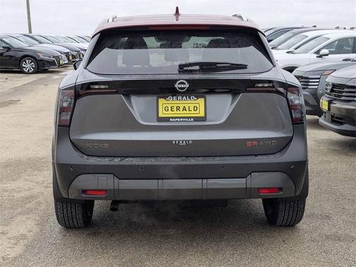 2025 Nissan Kicks SR