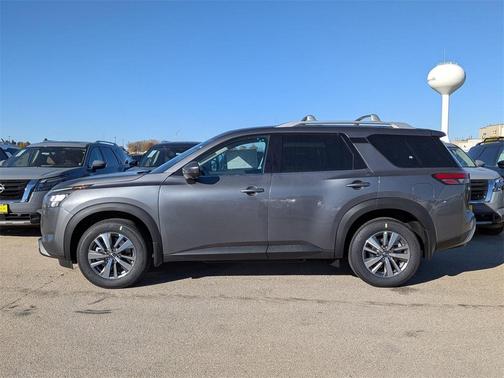 2025 Nissan Pathfinder SL