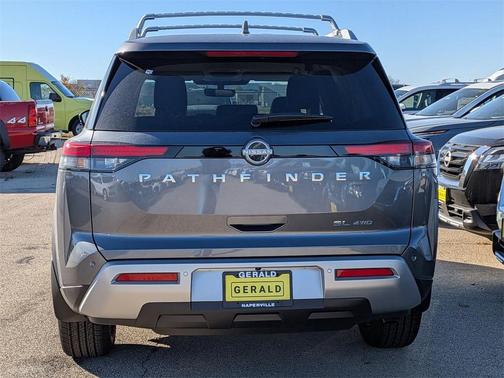 2025 Nissan Pathfinder SL
